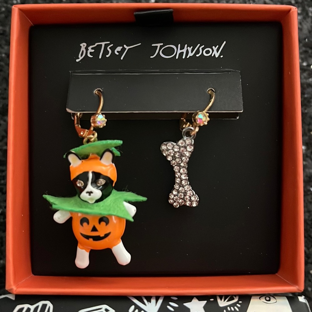 NWT Betsey Johnson Just Treats Dogolantern Mismatch Drop Earrings Halloween